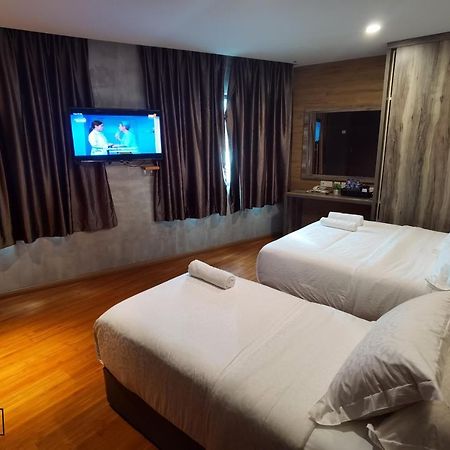 Insta Hotel Johor Bahru Buitenkant foto